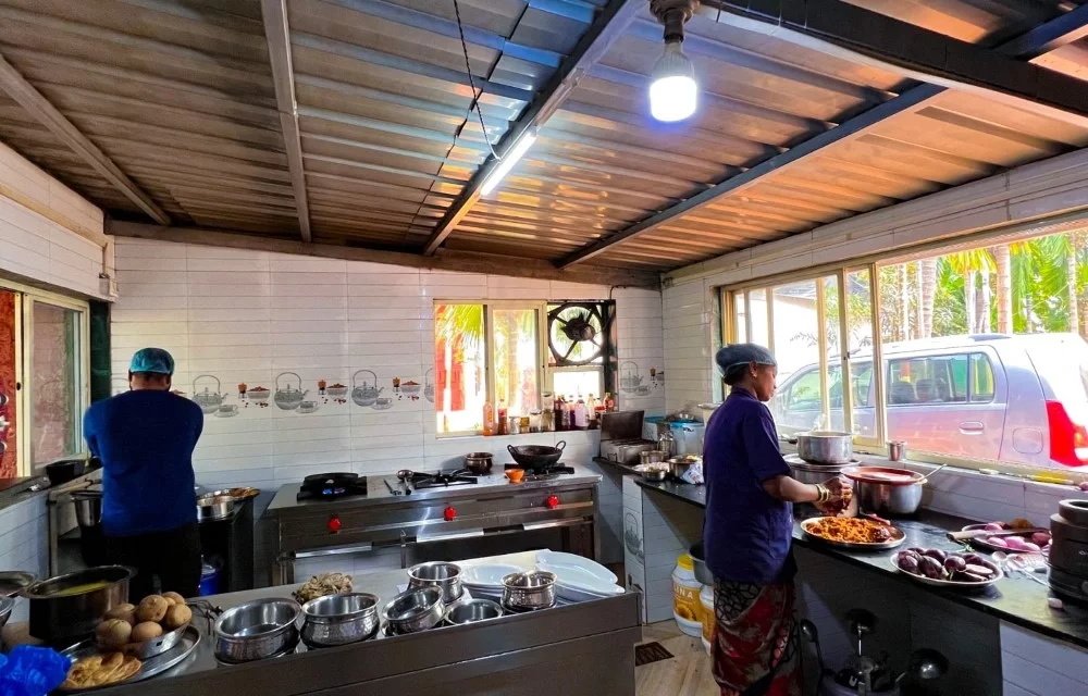 Why Food, Comfort, and Smart Booking Go Hand-in-Hand on a Diveagar Trip